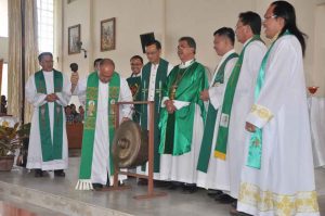 Bishop Julius merasmikan pelancaran SYD4_edited